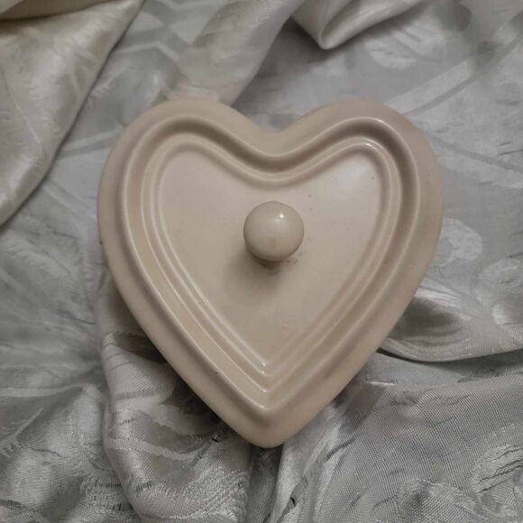 Heart Shaped Ceramic Container - Picture 2 of 3